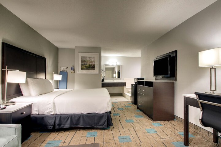 Room 7 of 26