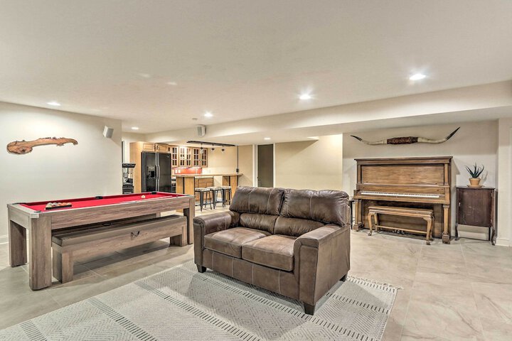 Charles Town Home w / Private Pool & Hot Tub
