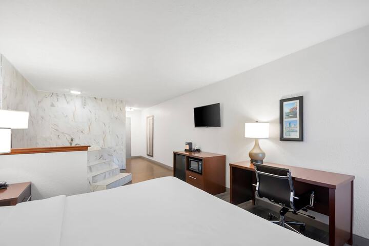 Comfort Inn & Suites Cincinnati Eastgate