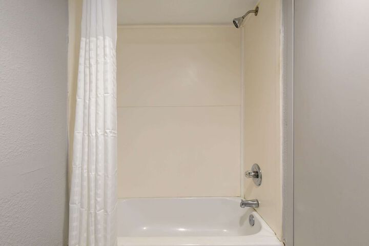 Clarion Hotel & Suites BWI Airport North