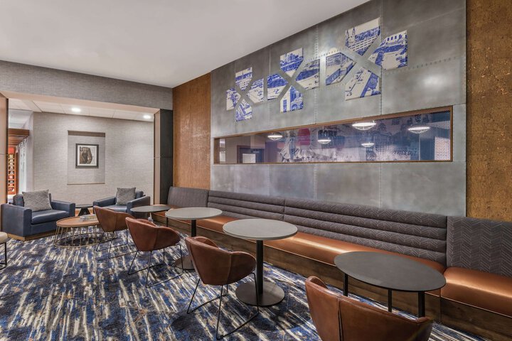 Hampton Inn & Suites Fort Wayne Downtown