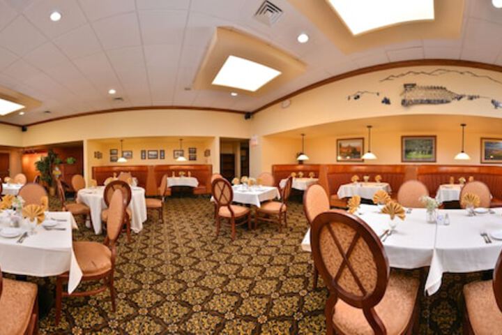 Ballroom/Hall 30 of 32
