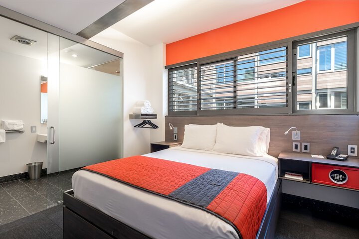 Room 21 of 46