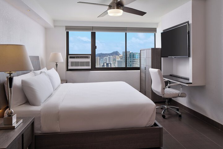 Room 32 of 65