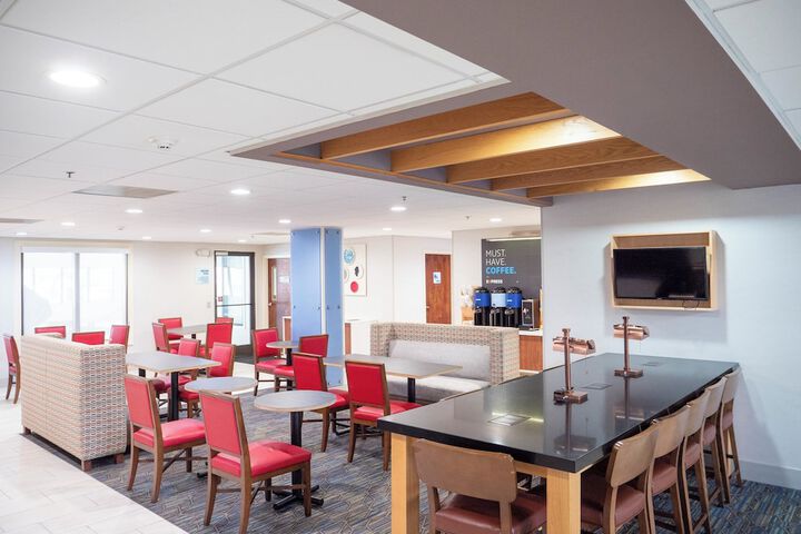 Holiday Inn Express & Suites Greenville Airport by IHG