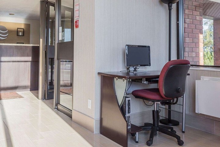 Business Center 31 of 31