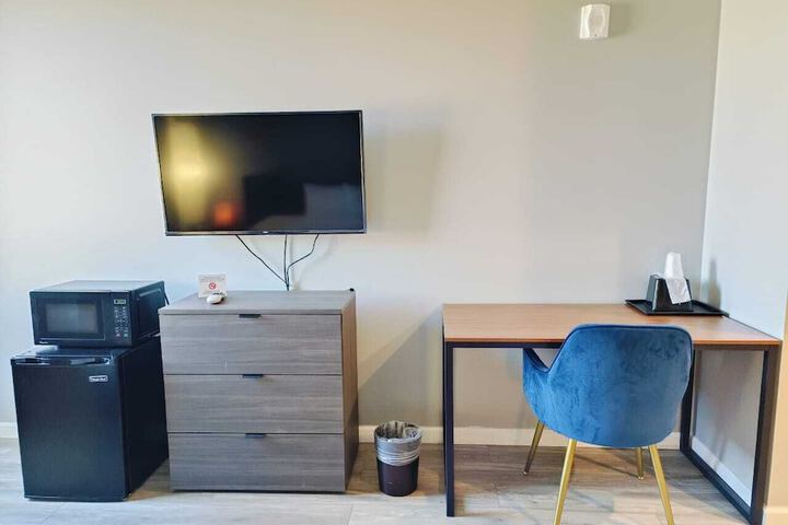 Room 27 of 40