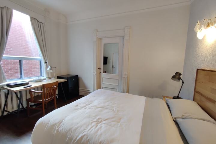 Room 8 of 30