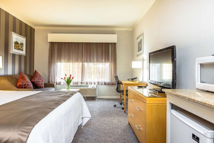 Room 13 of 37