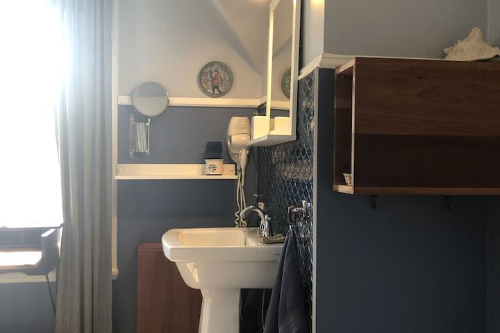 Room 46 of 164
