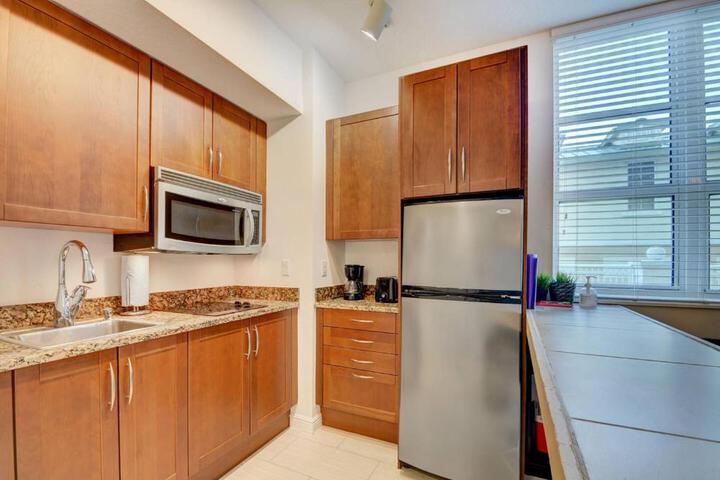 One bedroom in amazing condoBeach pass included!