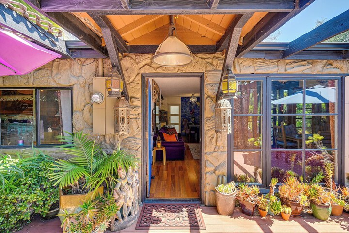 Bohemian Wonderland: Benicia Bungalow w / Pergola!