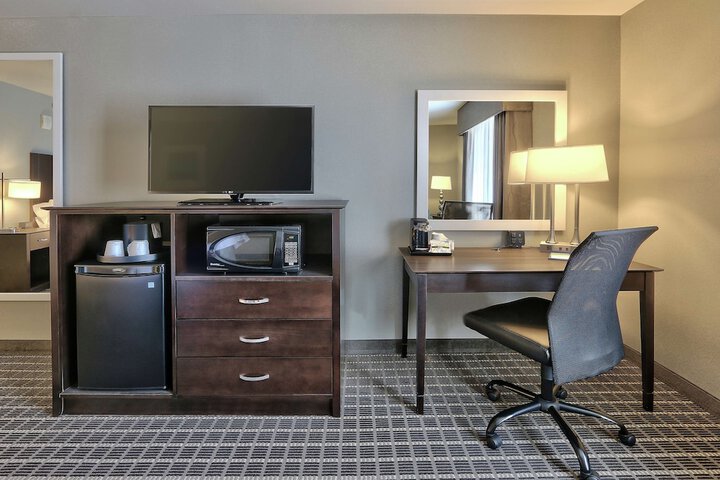 Room 28 of 43
