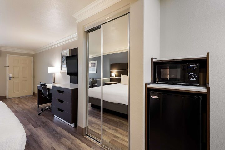 Room 17 of 30