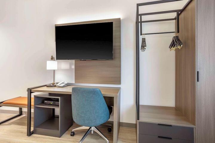 Room 16 of 82