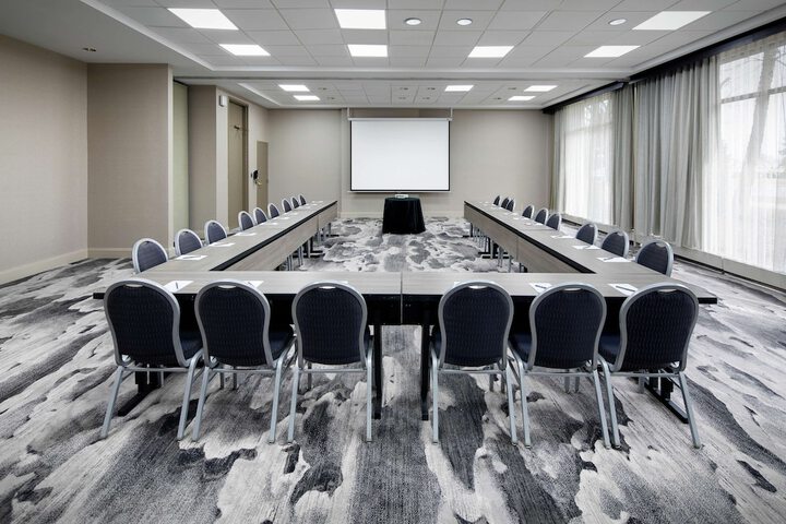 Embassy Suites by Hilton Detroit Troy Auburn Hills