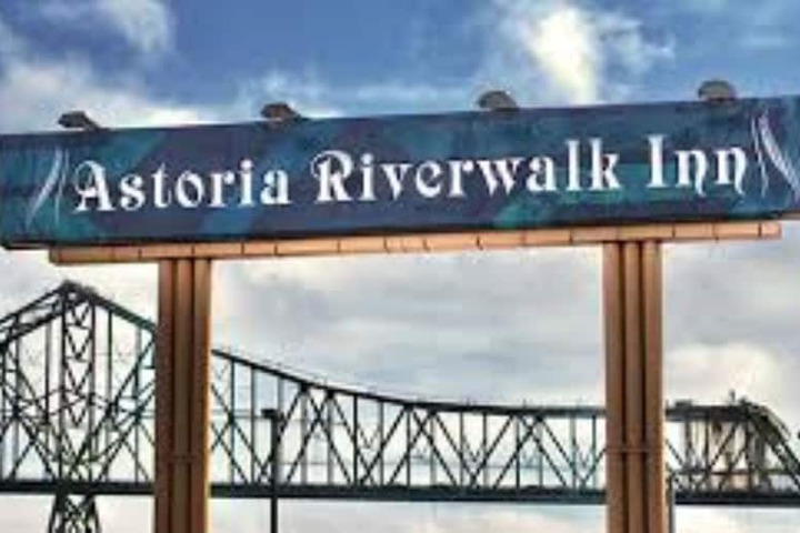 Astoria Riverwalk Inn