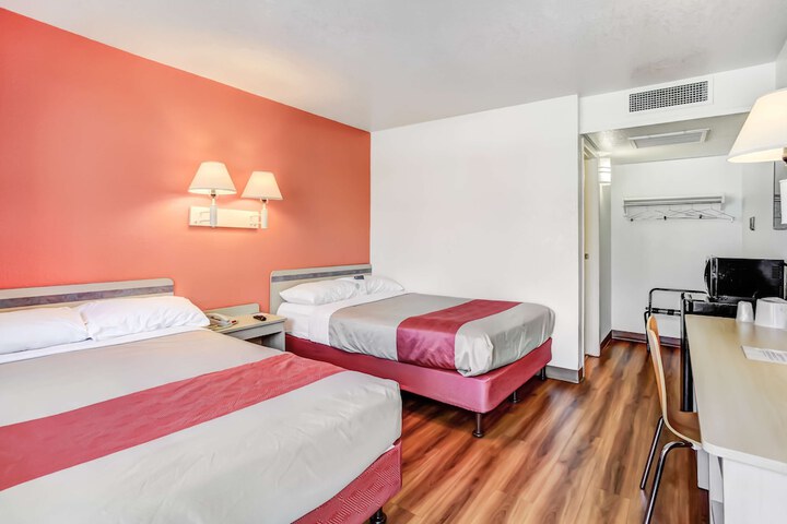 Motel 6 Medford OR