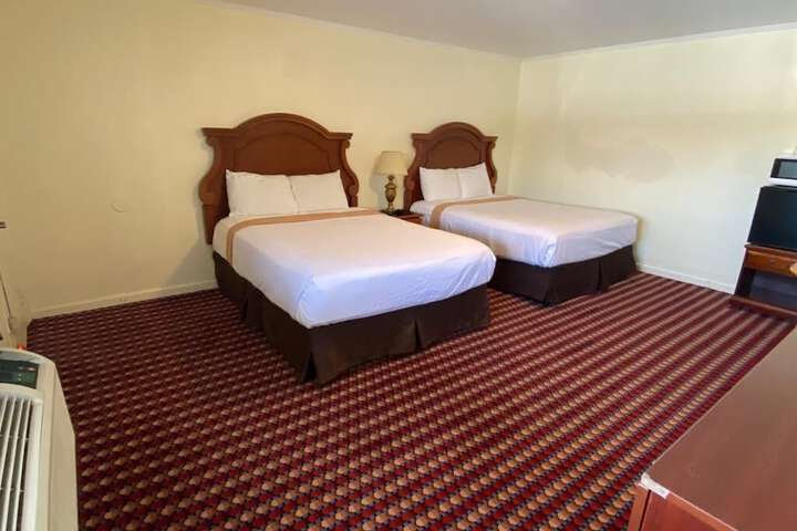Room 13 of 27