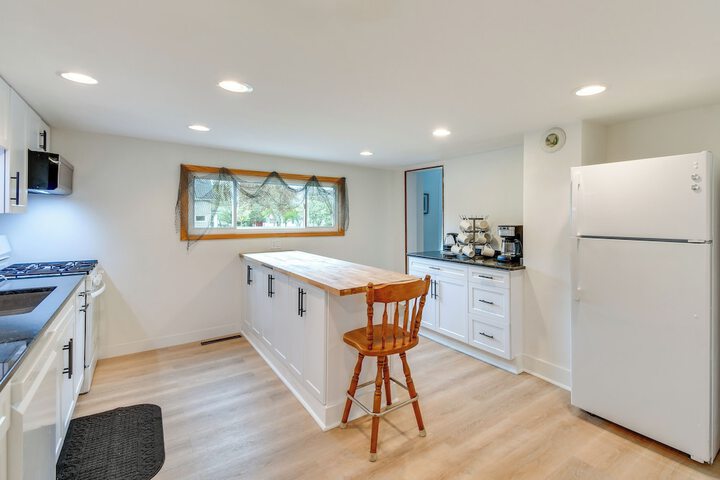 Walk to Beach! Sodus Point Escape w / Private Yard