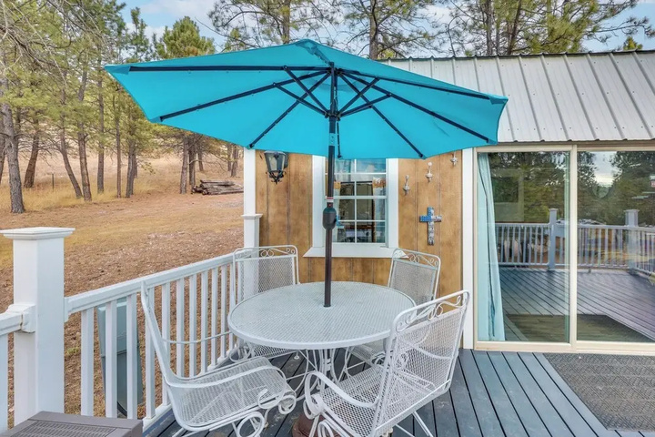 Cozy Tiny Cabin Near Mount Rushmore!