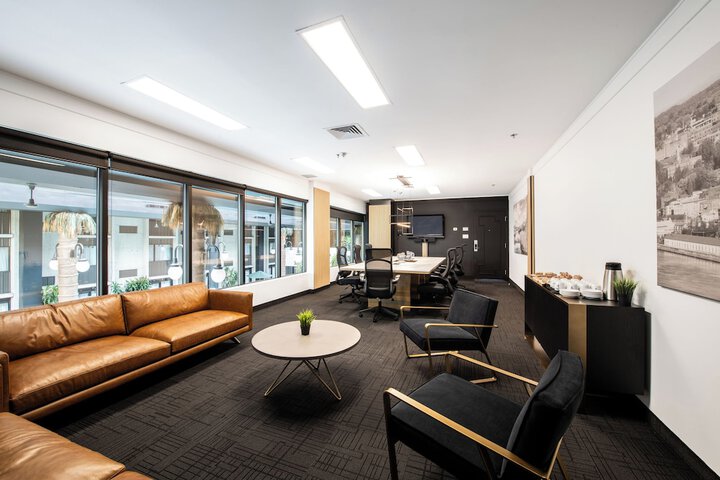Business Center 120 of 127