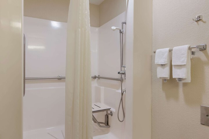 Room 9 of 28