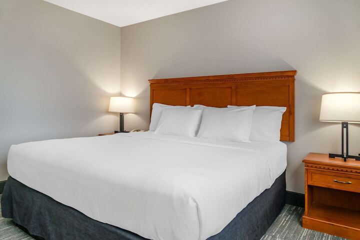 Country Inn & Suites by Radisson Rossford - Toledo South