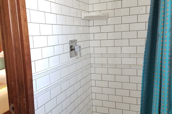 Room 25 of 42