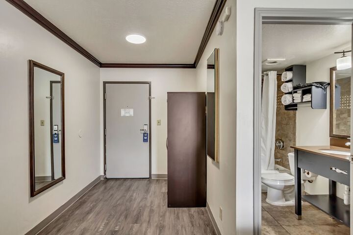 Room 37 of 103