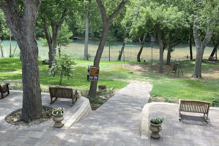 Horseshoe Riverside Lodge