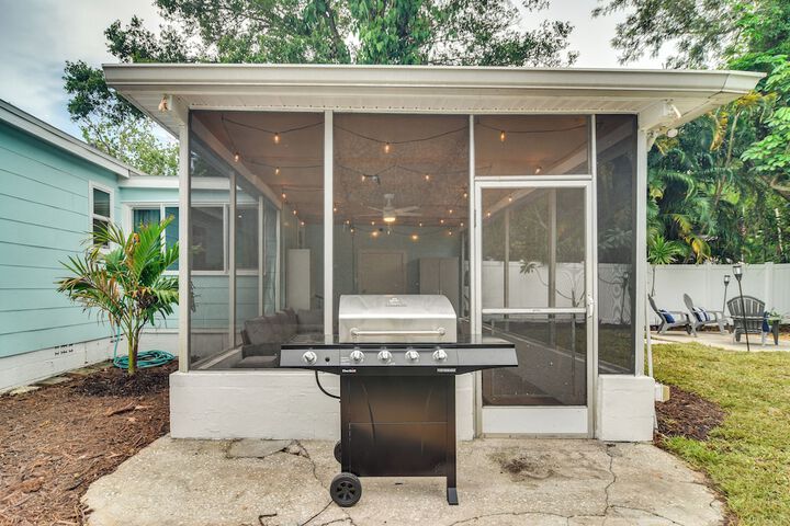 Pinellas Park Home: Swim Golf, Grill & More!