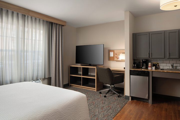 Room 12 of 28