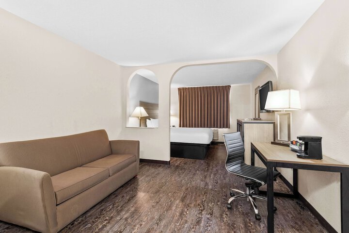 Room 26 of 32