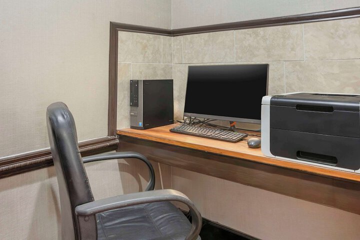 Business Center 45 of 46