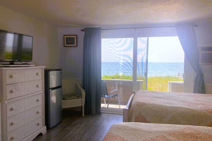Room 52 of 230