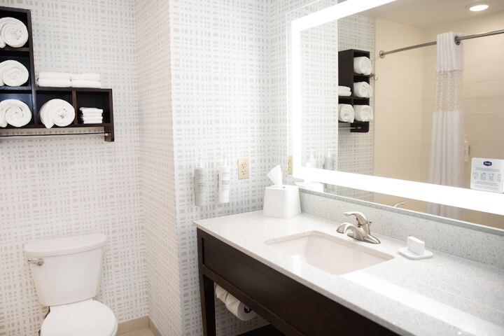 Hampton Inn & Suites Williamsport-Faxon Exit