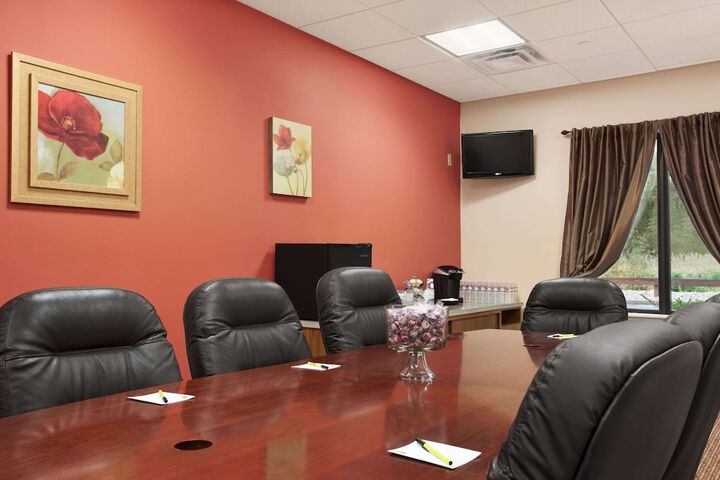 Super 8 by Wyndham Pennsville / Wilmington