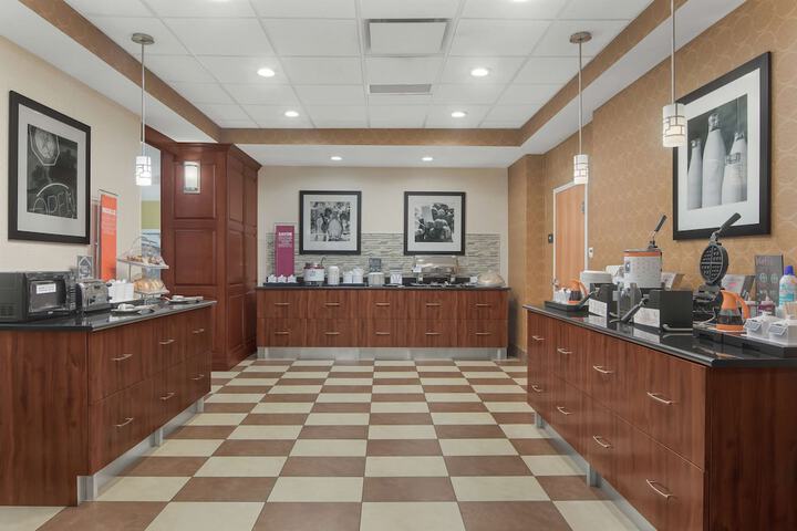 Hampton Inn & Suites Macon I-75 North