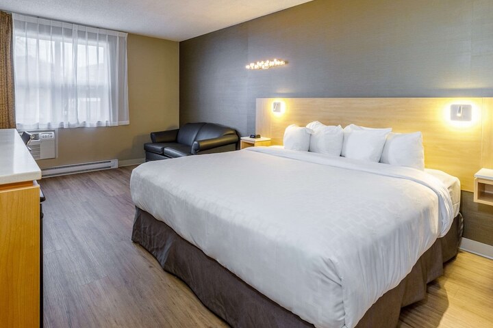 Room 9 of 28
