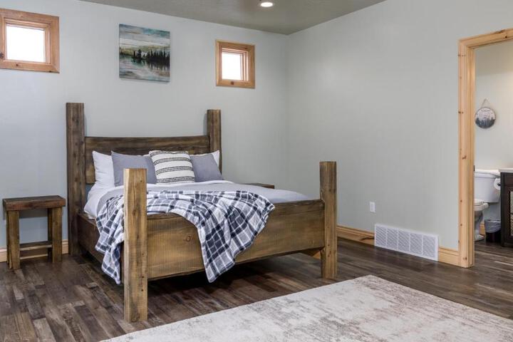 East Zion Trails Retreat-Hot tub Resort Amenities, Exceptional