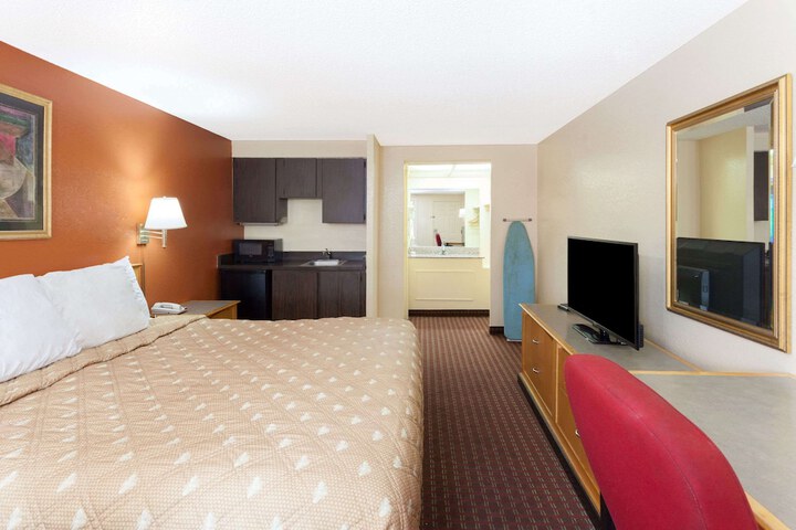Room 12 of 16