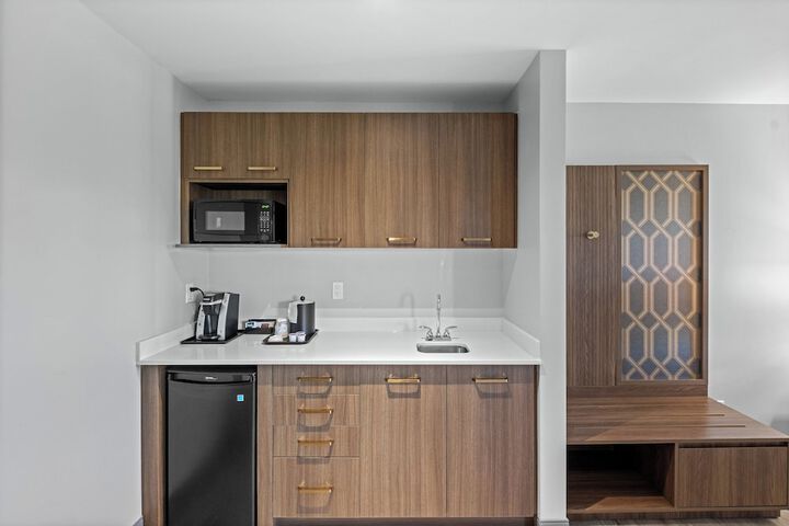 Holiday Inn Hotel & Suites Surrey East Cloverdale by IHG
