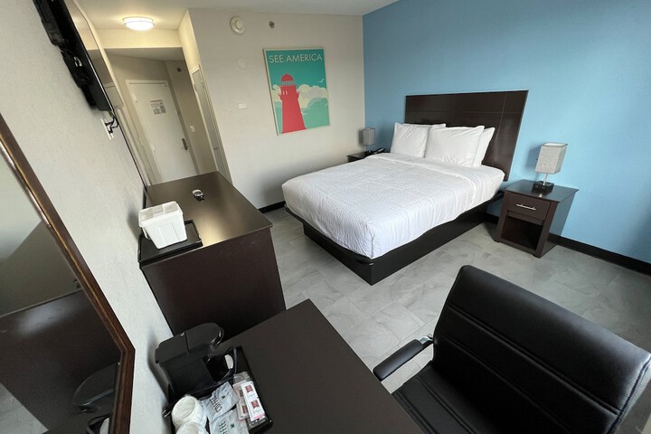 Room 7 of 27