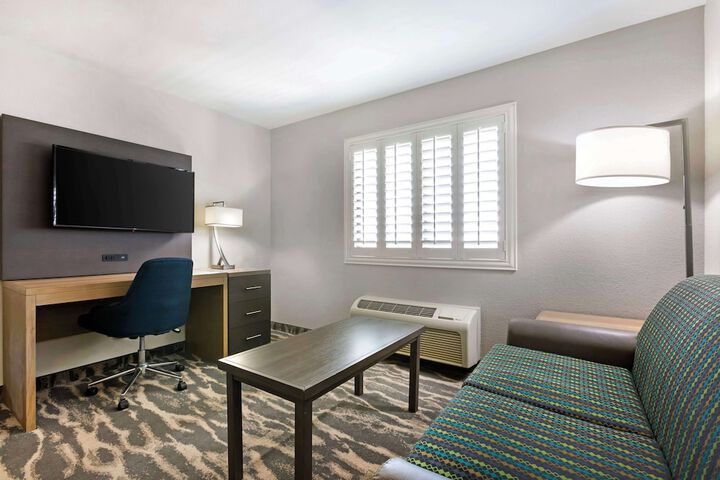 Room 16 of 44