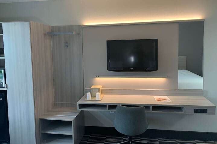 Room 13 of 19