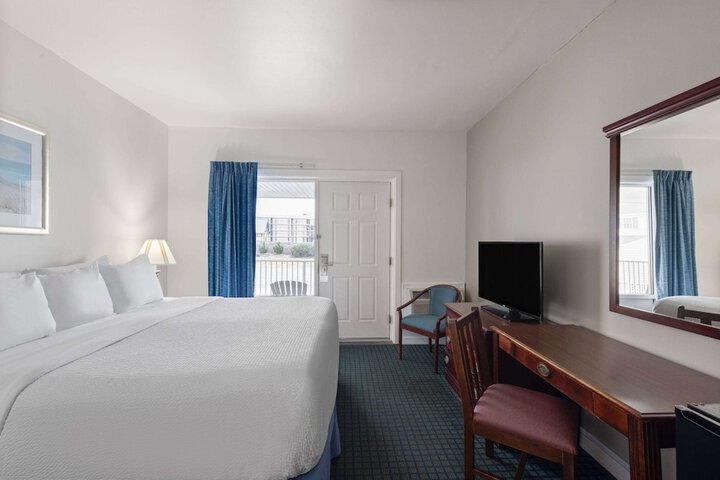 Days Inn by Wyndham Kill Devil Hills Oceanfront - Wilbur