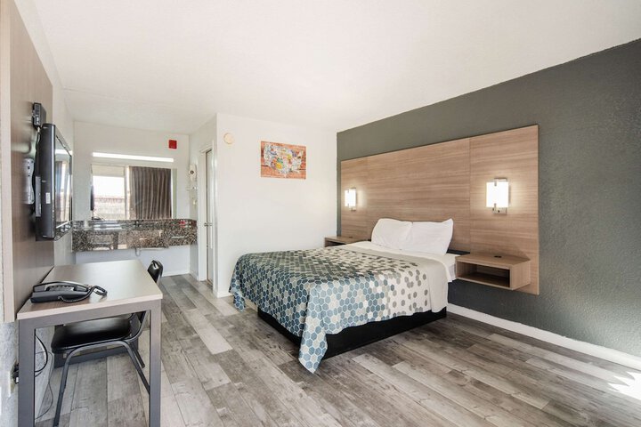 Room 30 of 49