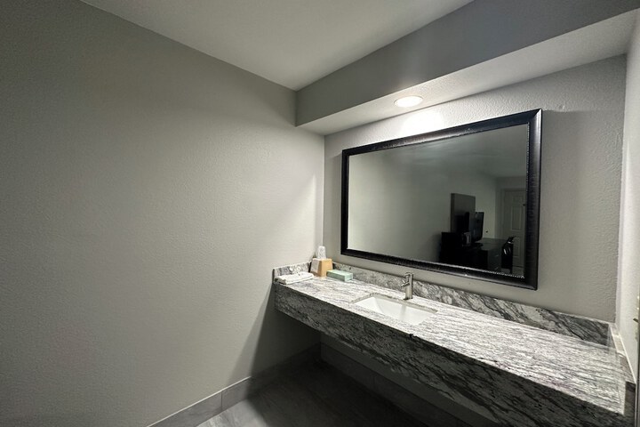Room 18 of 23