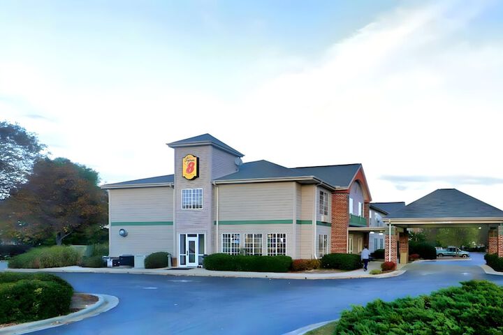 Super 8 by Wyndham Smithfield / Selma